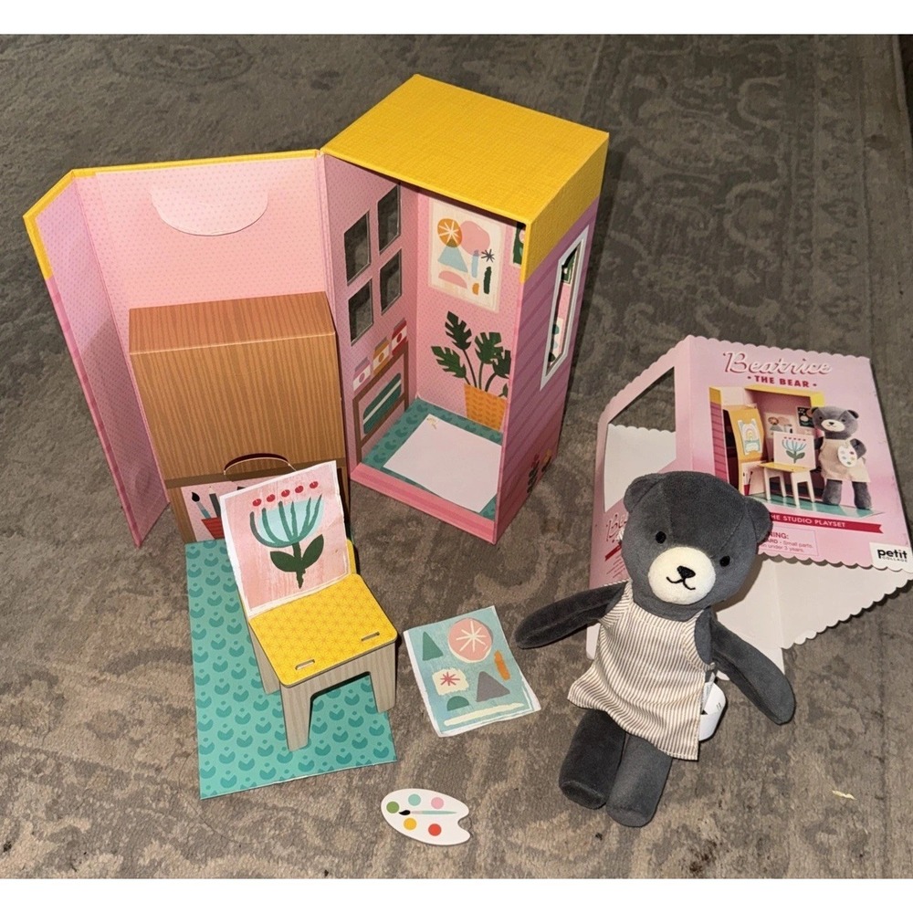 Wild and Wolf Beatrice The Bear In The Studio Playset